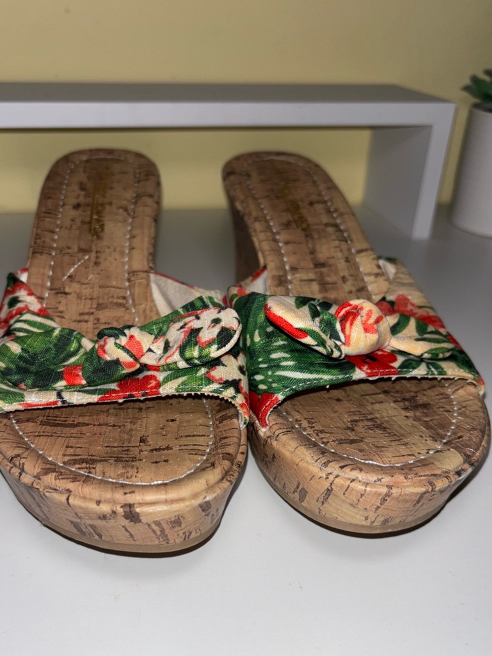 Hot Tomato Tropical Floral Cork Wedge Sandals Slides Bow Summer Size 9 Resort - Picture 4 of 11